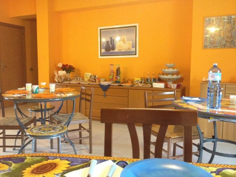 I Colori Dell'Arcobaleno Bed & Breakfast Santo Stefano di Camastra Luaran gambar